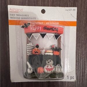Ashland Tiny Treasures Happy Haunting Booth